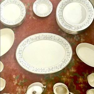 Lenox USA “Wind song” pattern embossed China 47pcs. Service set